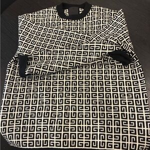 Givenchy Women's 4G Oversized Cashmere Sweater– Size Small